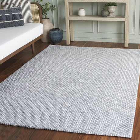 Safavieh Marbella 4'-0" x 6'-0" Rug in Silver / Ivory