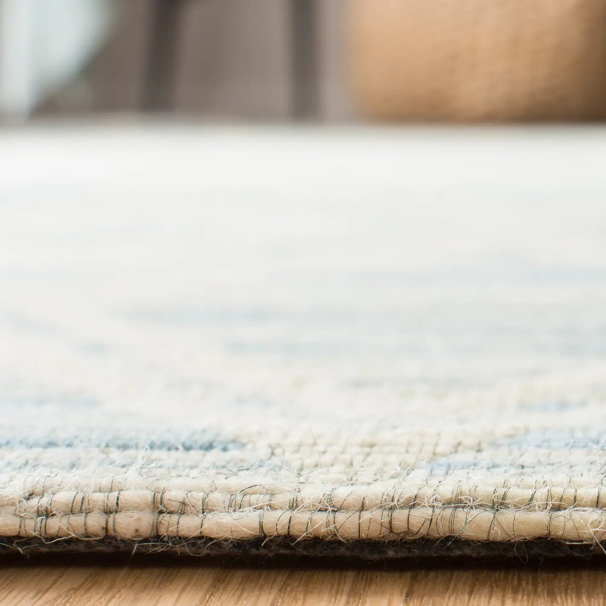 Safavieh Marbella 5'-0" x 8'-0" Rug in Dark Blue / Ivory