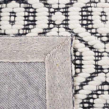 Safavieh Marbella Mrb325Z Black/Ivory Rug.