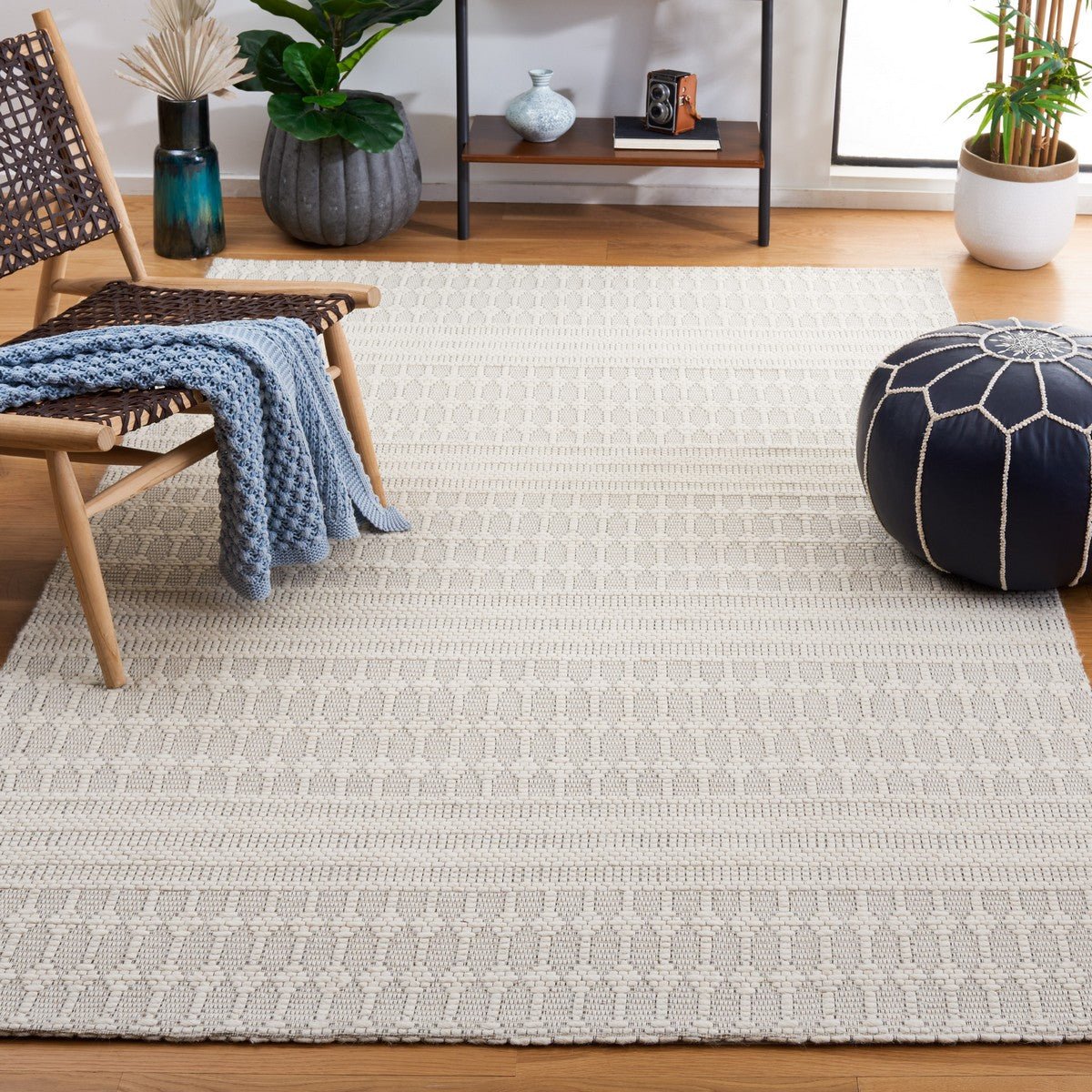 Safavieh Marbella Mrb327A Ivory/Beige Rug.