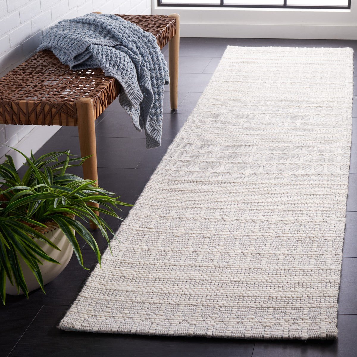 Safavieh Marbella Mrb327A Ivory/Beige Rug.