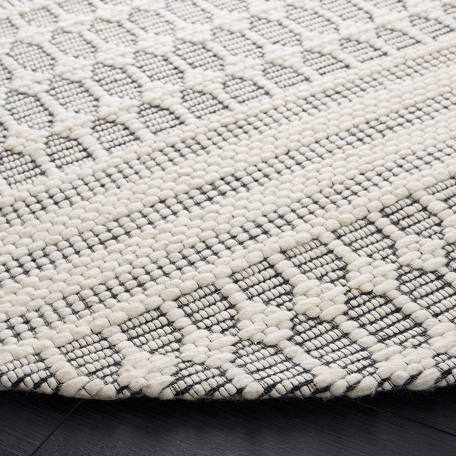 Safavieh Marbella Mrb327Z Black/Ivory Rug.