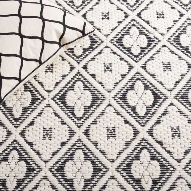 Safavieh Marbella Mrb328Z Black/Ivory Rug.