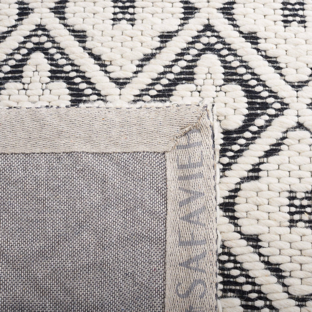 Safavieh Marbella Mrb328Z Black/Ivory Rug.