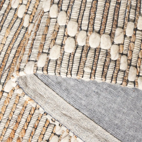 Safavieh Marbella 4'-0" x 6'-0" Rug in Beige / Ivory