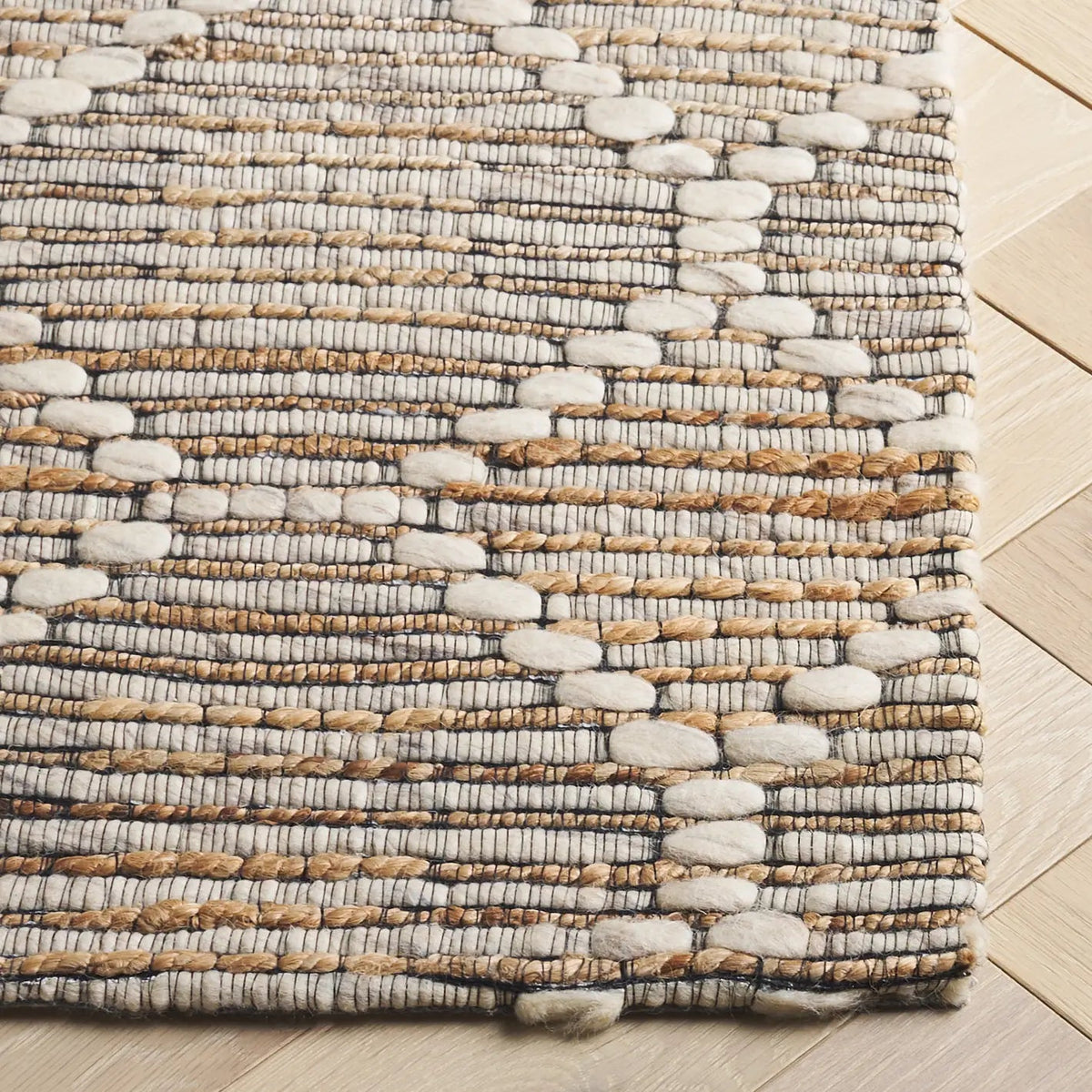 Safavieh Marbella 4'-0" x 6'-0" Rug in Beige / Ivory