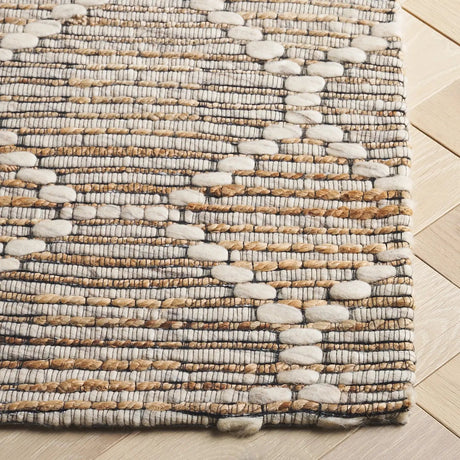 Safavieh Marbella 4'-0" x 6'-0" Rug in Beige / Ivory