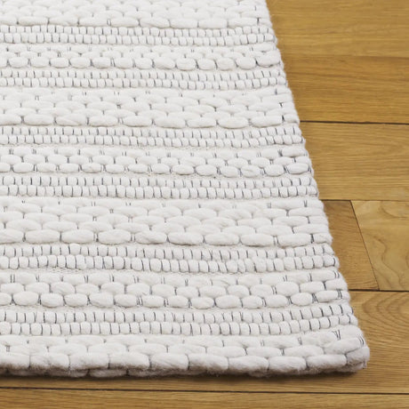 Safavieh Marbella 4'-0" x 6'-0" Rug in Ivory
