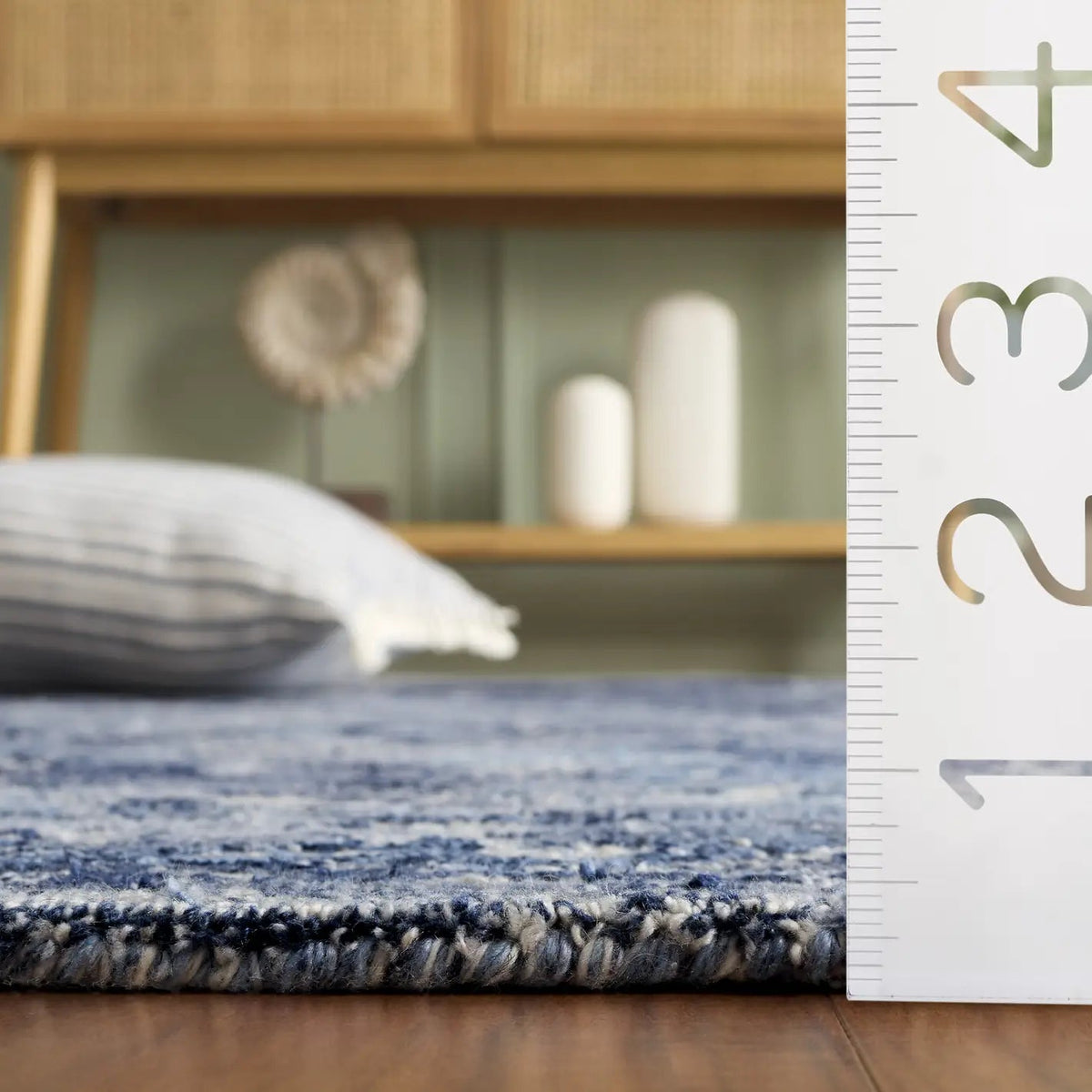 Safavieh Marquee 4'-0" x 6'-0" Rug in Navy