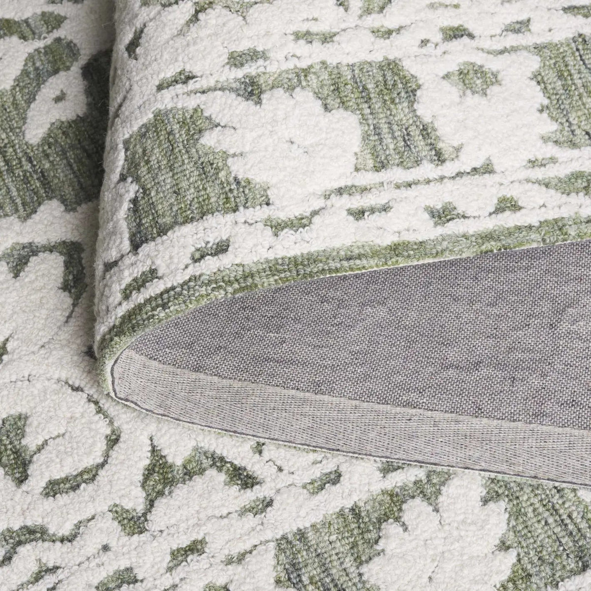 Safavieh Marquee 4'-0" x 6'-0" Rug in Green / Ivory