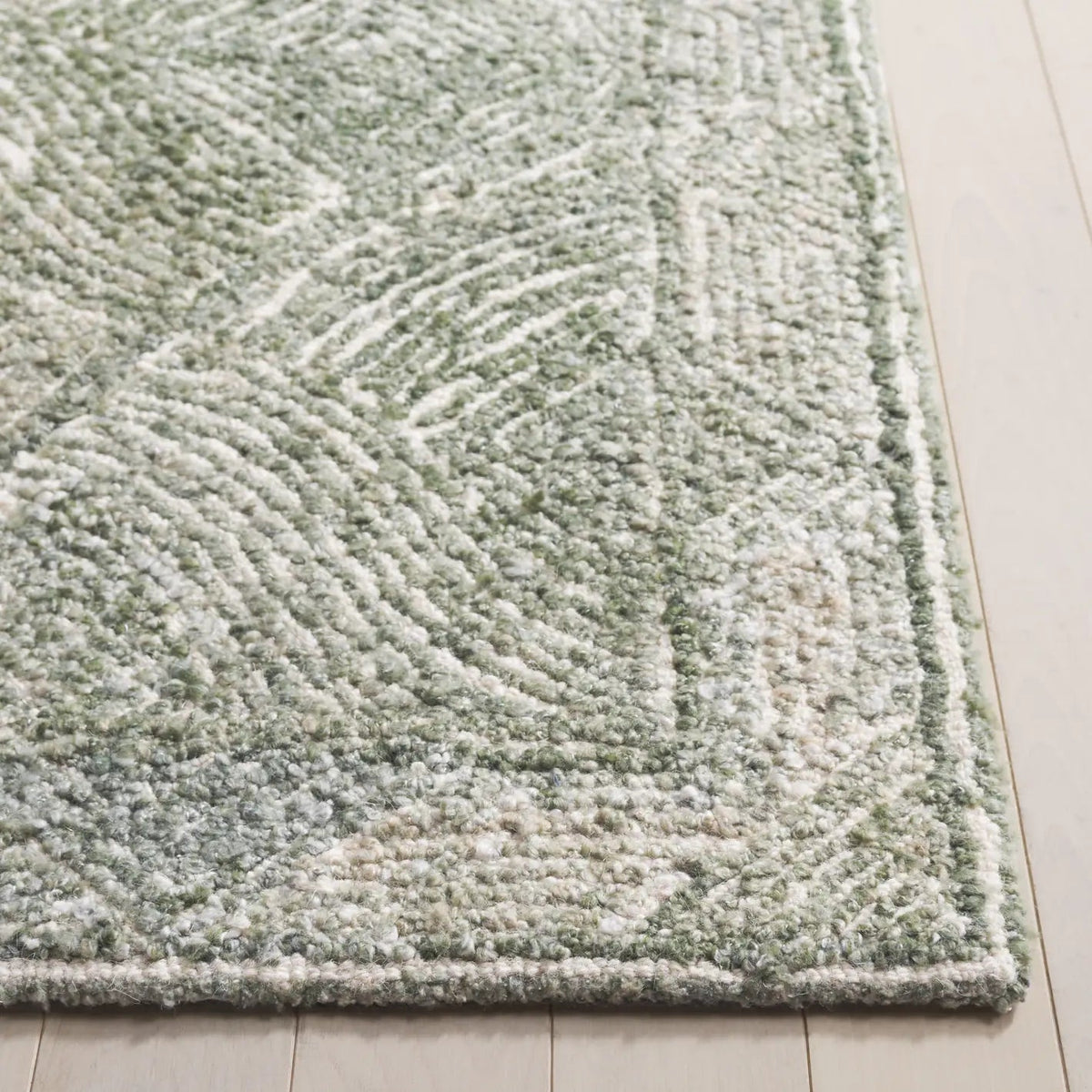 Safavieh Marquee 4'-0" x 6'-0" Rug in Green / Ivory