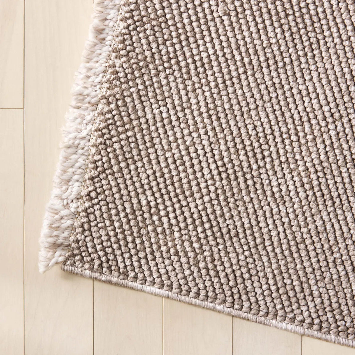 Safavieh Martha Stewart Azura 4'-0" x 6'-0" Rug in Beige