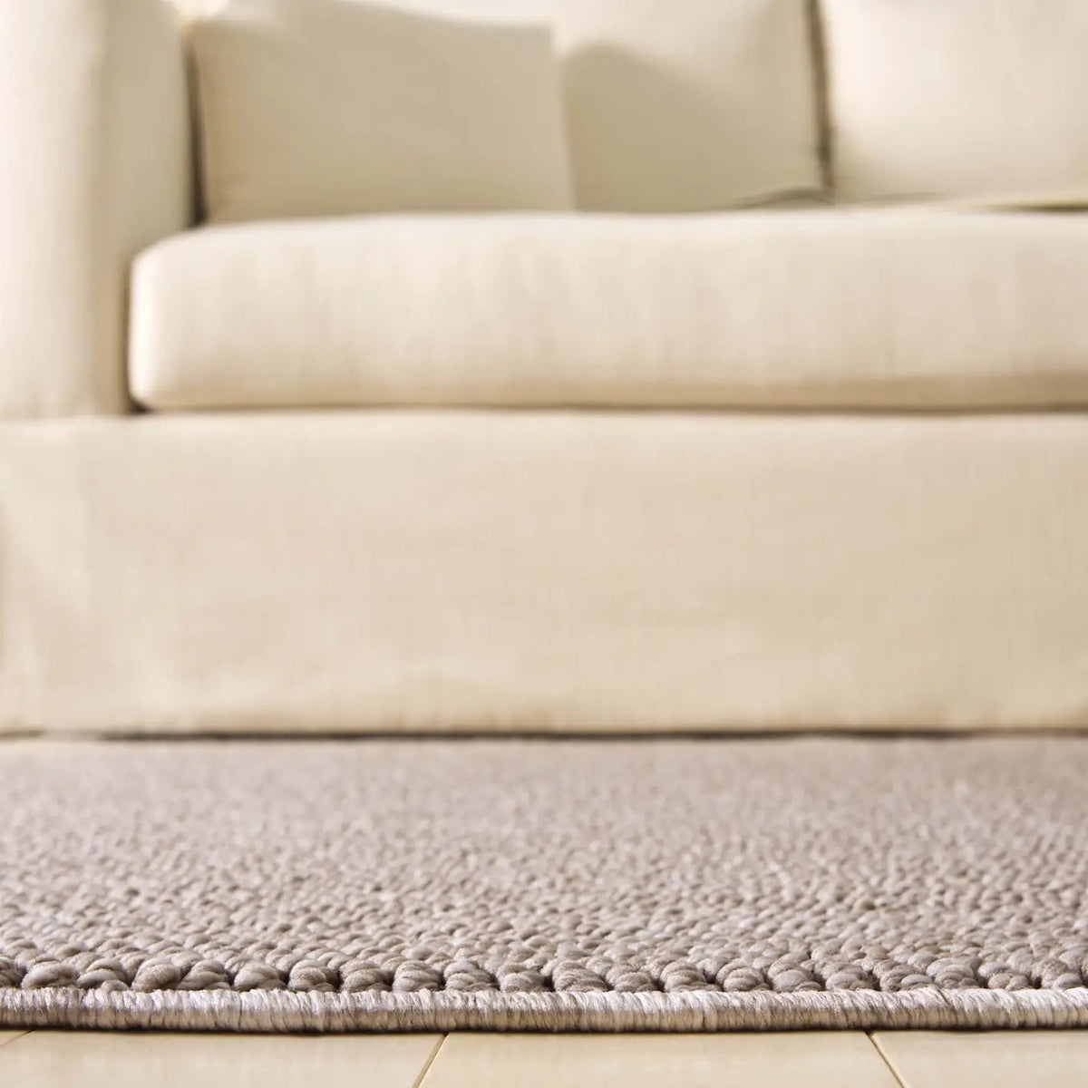 Safavieh Martha Stewart Azura 4'-0" x 6'-0" Rug in Beige