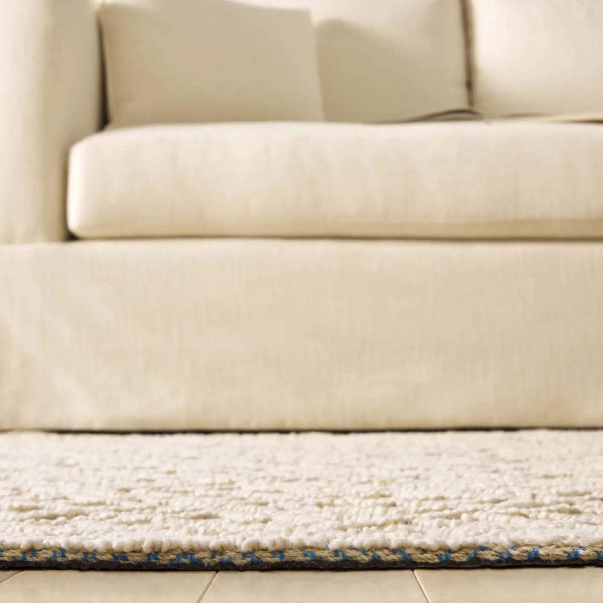 Safavieh Martha Stewart 4'-0" x 6'-0" Rug in Ivory / Blue