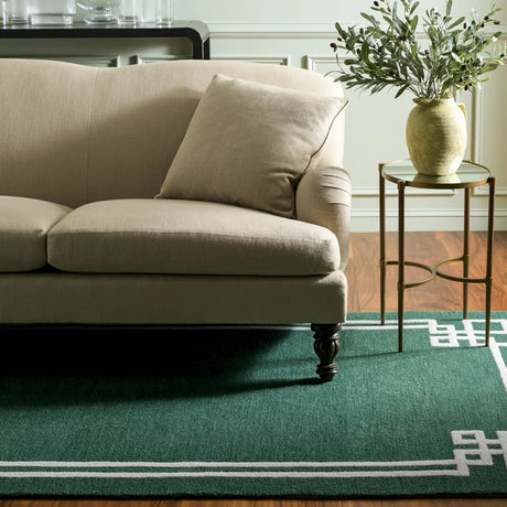 Safavieh Martha Stewart 4'-0" x 6'-0" Rug in Green / Ivory