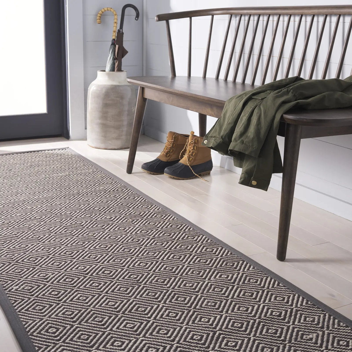 Safavieh Martha Stewart 2'-6" x 8'-0" Rug in Natural / Dark Grey