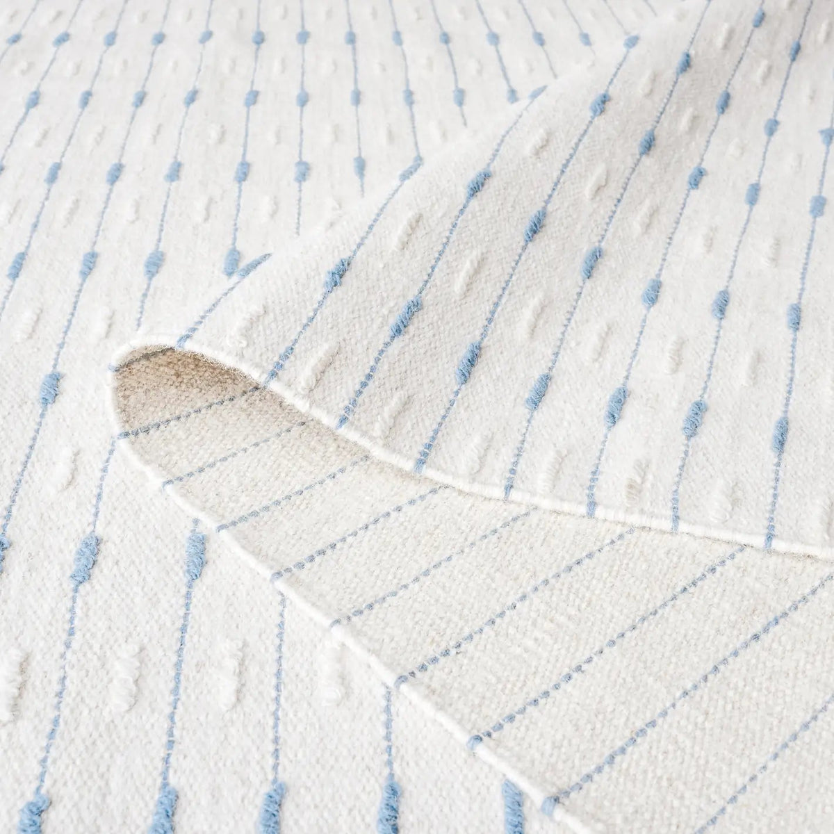 Safavieh Martha Stewart 4'-0" x 6'-0" Rug in Light Blue / Ivory