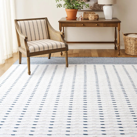 Safavieh Martha Stewart 4'-0" x 6'-0" Rug in Navy / Ivory