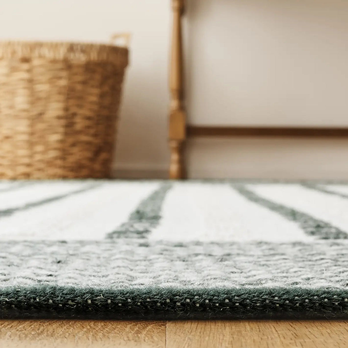 Safavieh Martha Stewart 8'-0" x 10'-0" Rug in Dark Green / Ivory