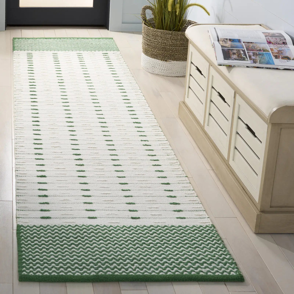 Safavieh Martha Stewart 2'-3" x 9'-0" Rug in Green / Ivory
