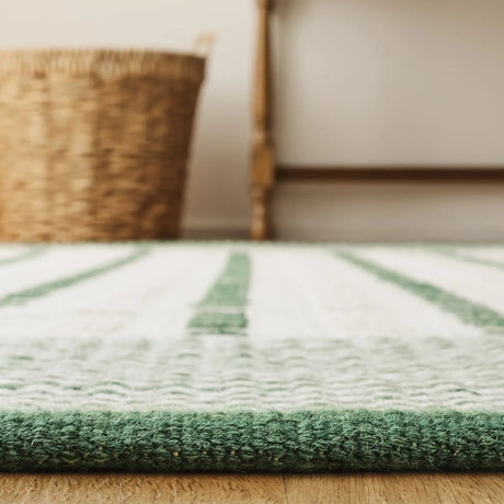 Safavieh Martha Stewart 8'-0" x 10'-0" Rug in Green / Ivory