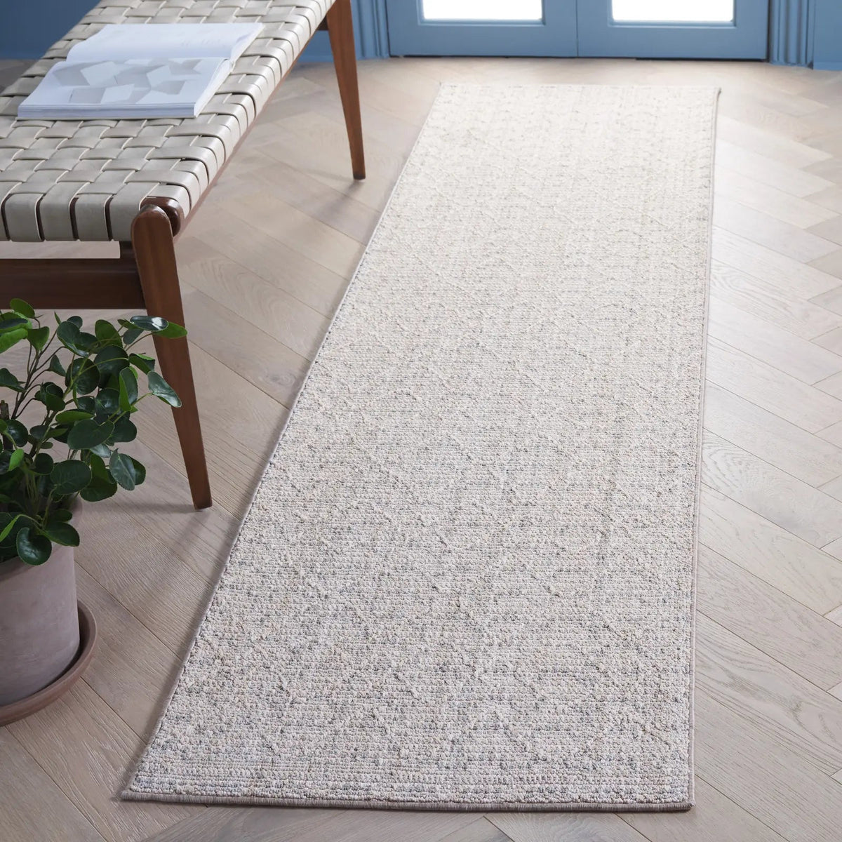 Safavieh Martha Stewart Serenity 2'-2" x 8'-0" Rug in Beige / Grey