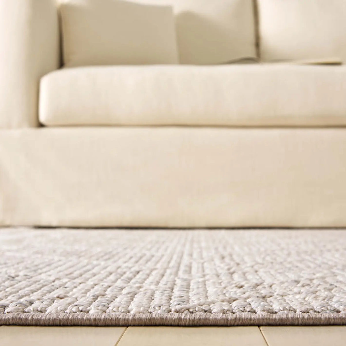 Safavieh Martha Stewart Serenity 4'-0" x 6'-0" Rug in Beige / Grey