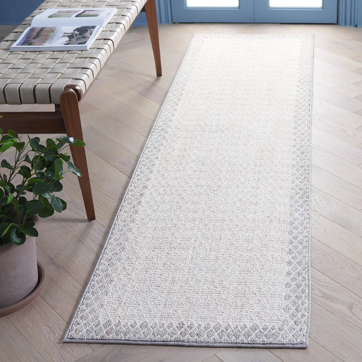 Safavieh Martha Stewart Serenity 2'-2" x 8'-0" Rug in Ivory / Grey