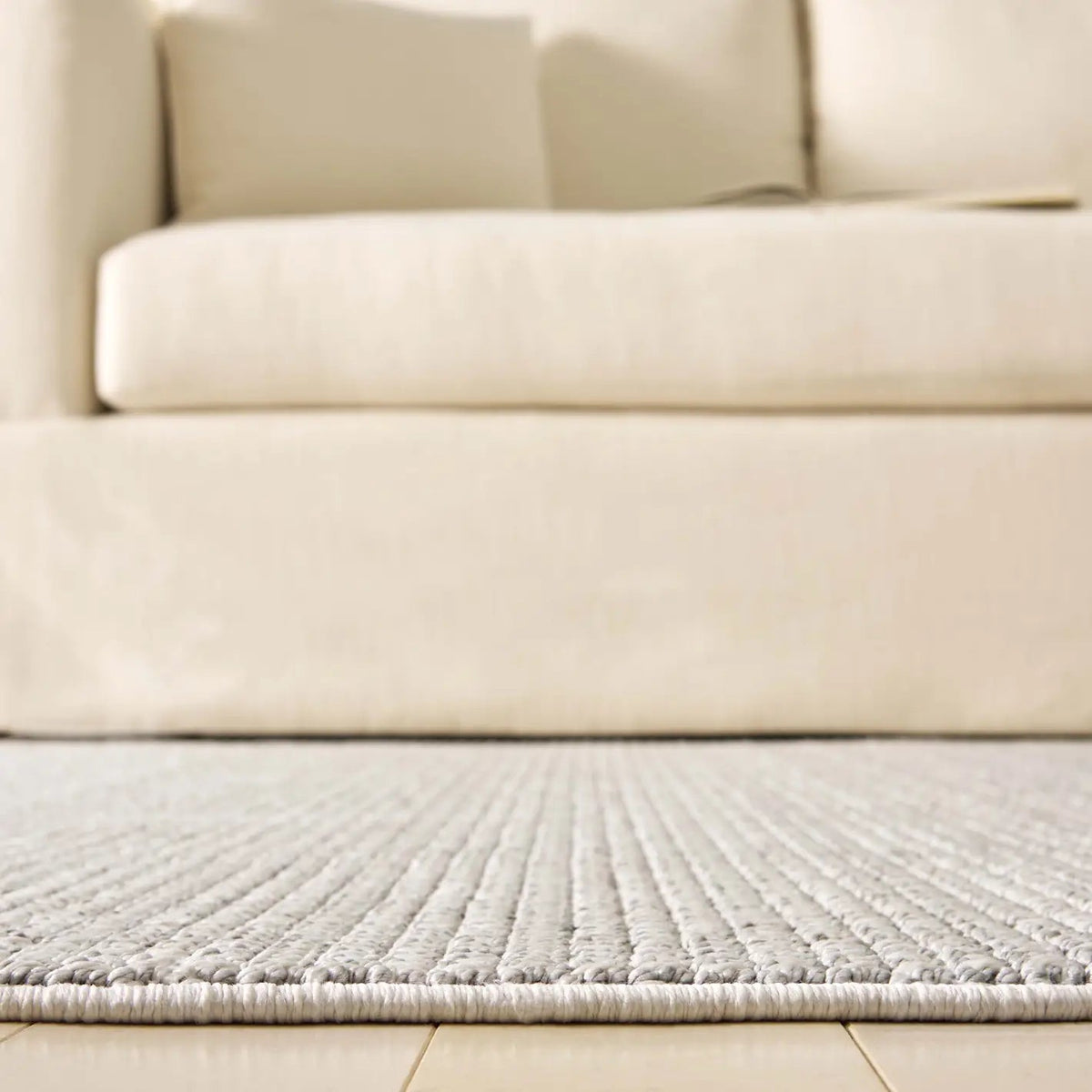 Safavieh Martha Stewart Serenity 4'-0" x 6'-0" Rug in Grey / Ivory