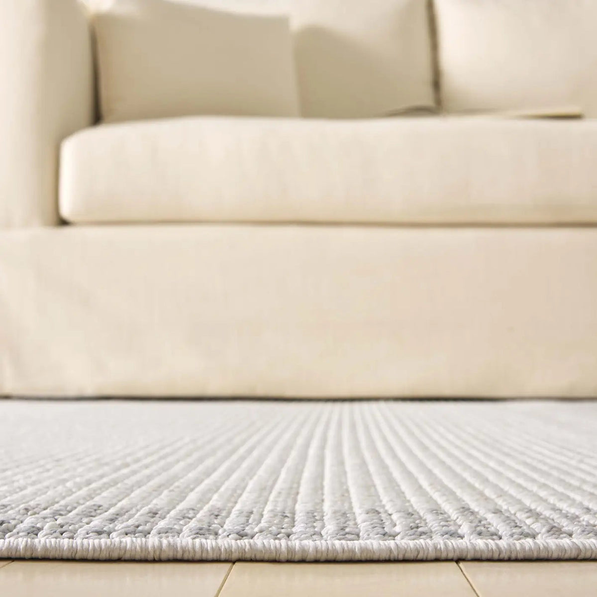Safavieh Martha Stewart Serenity 4'-0" x 6'-0" Rug in Ivory / Grey