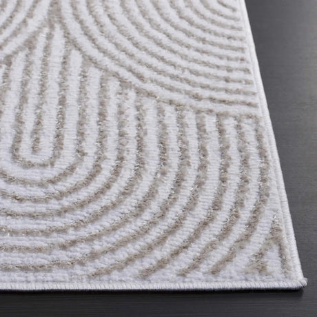 Safavieh Maya 4'-0" x 6'-0" Rug in Ivory / Beige