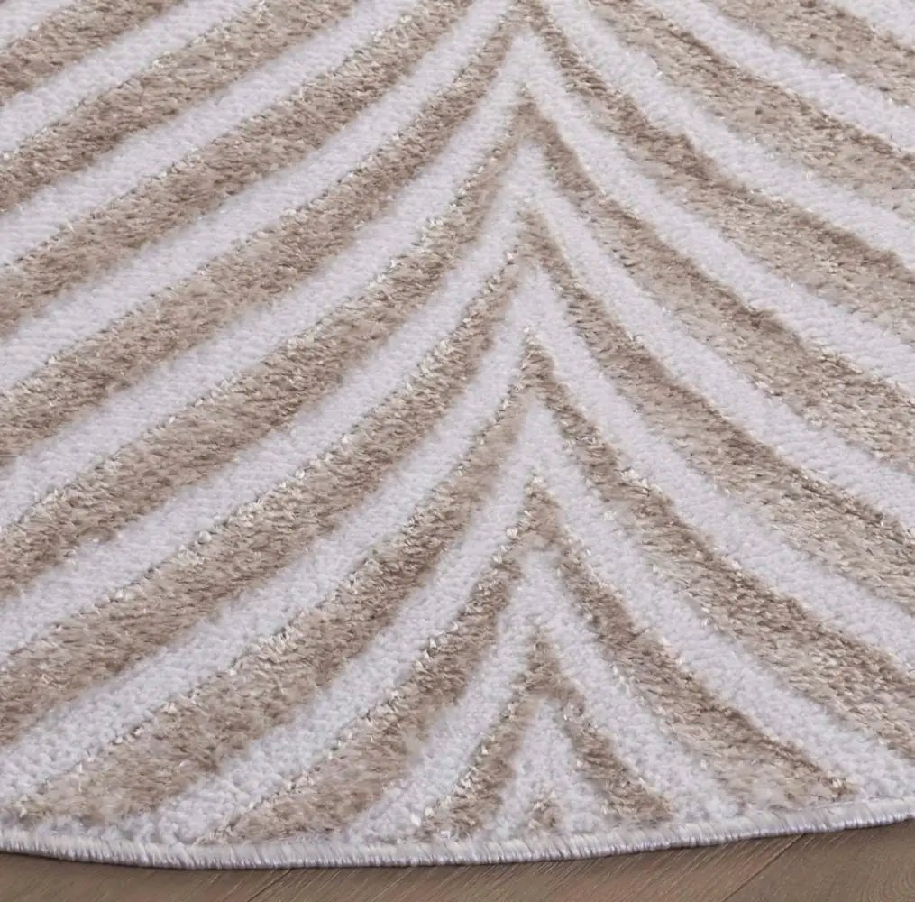 Safavieh Maya 6'-7" x 6'-7" Rug in Ivory / Beige