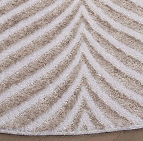 Safavieh Maya 6'-7" x 6'-7" Rug in Ivory / Beige