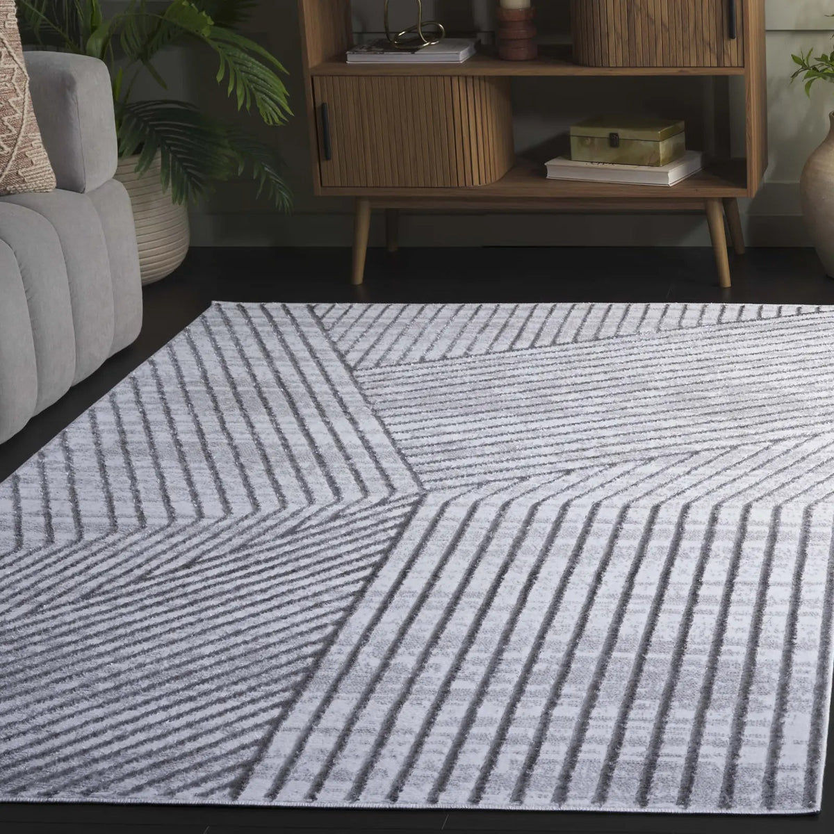 Safavieh Maya 4'-0" x 6'-0" Rug in Ivory / Grey