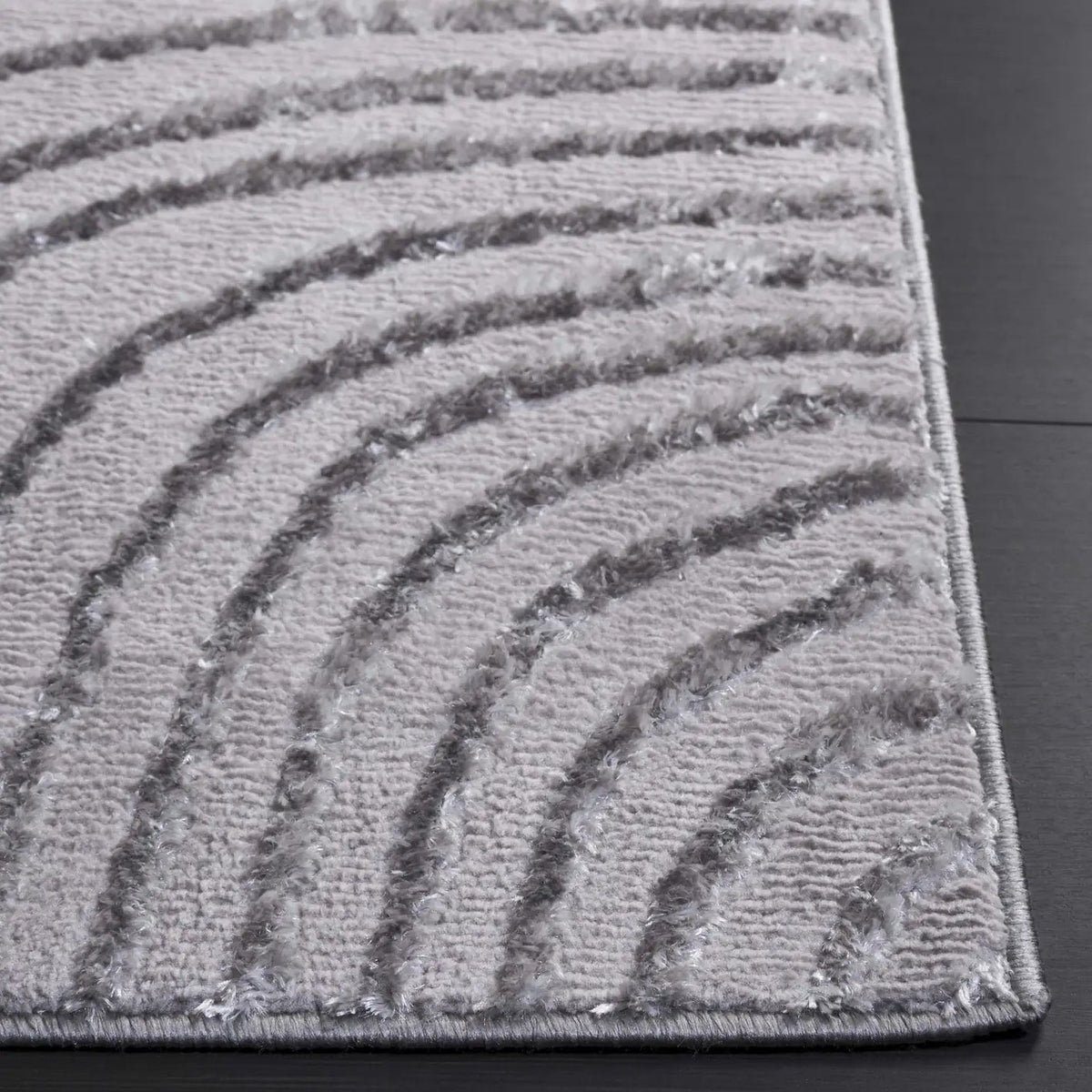 Safavieh Maya 4'-0" x 6'-0" Rug in Ivory / Grey