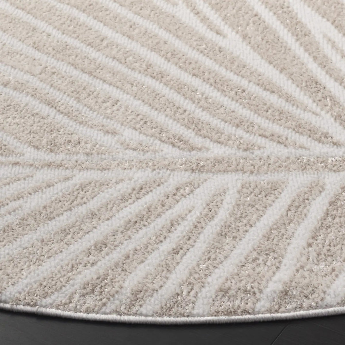 Safavieh Maya 6'-7" x 6'-7" Rug in Ivory