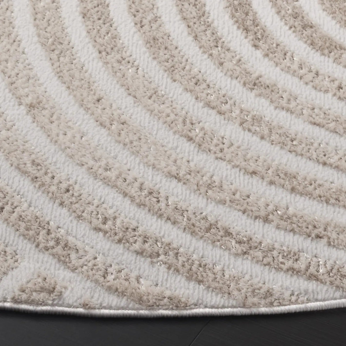 Safavieh Maya 6'-7" x 6'-7" Rug in Taupe / Ivory