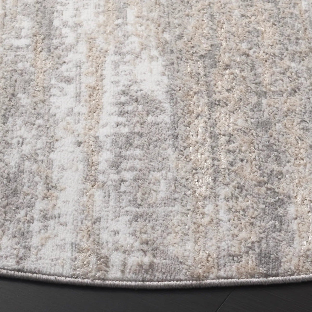 Safavieh Maya 6'-7" x 6'-7" Rug in Ivory / Grey