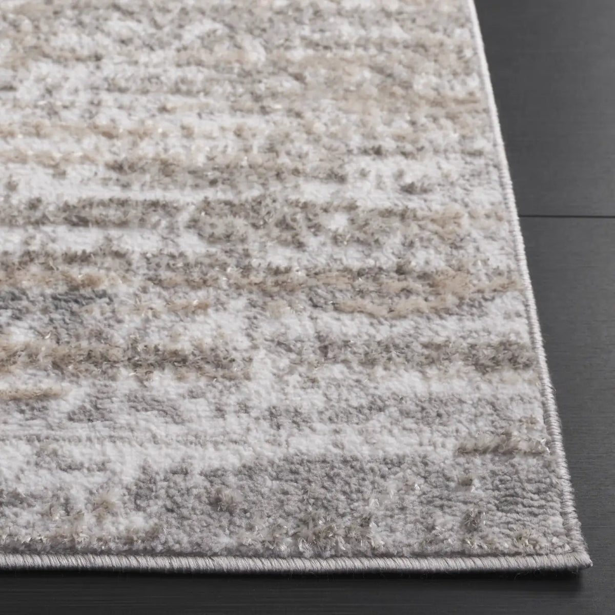 Safavieh Maya 4'-0" x 6'-0" Rug in Ivory / Grey