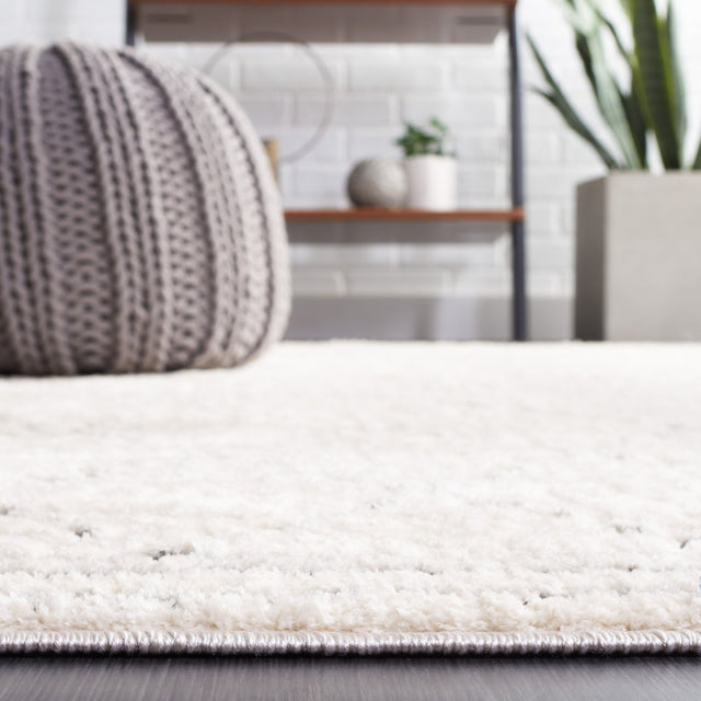 Safavieh Melody Mel102A Ivory/Black Rug.