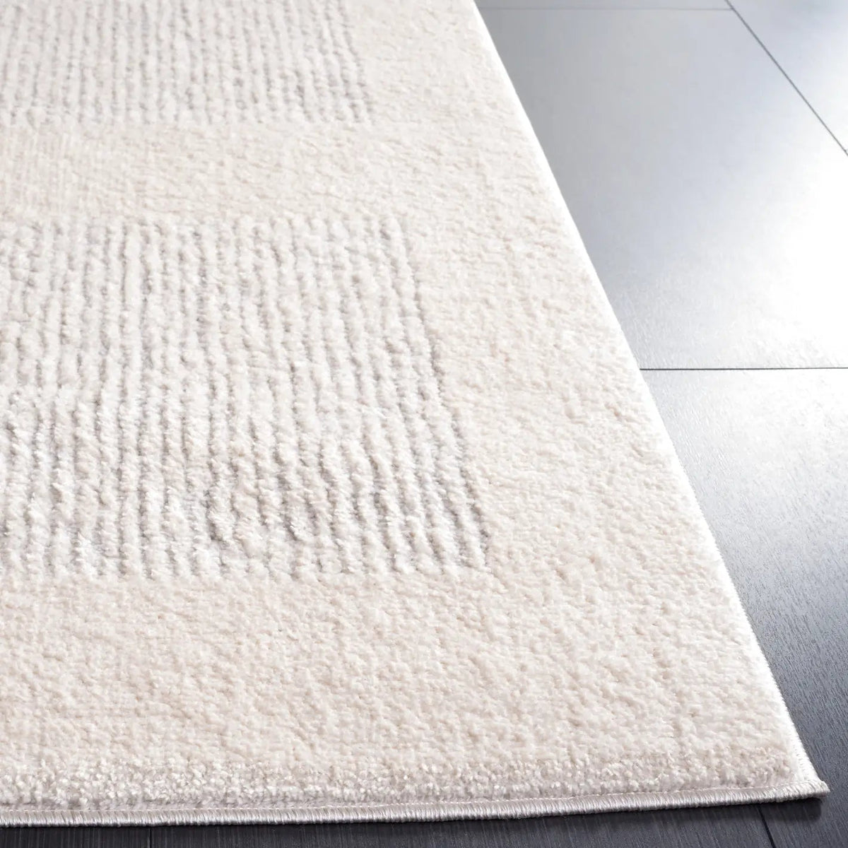 Safavieh Melody 4'-0" x 6'-0" Rug in Ivory / Grey