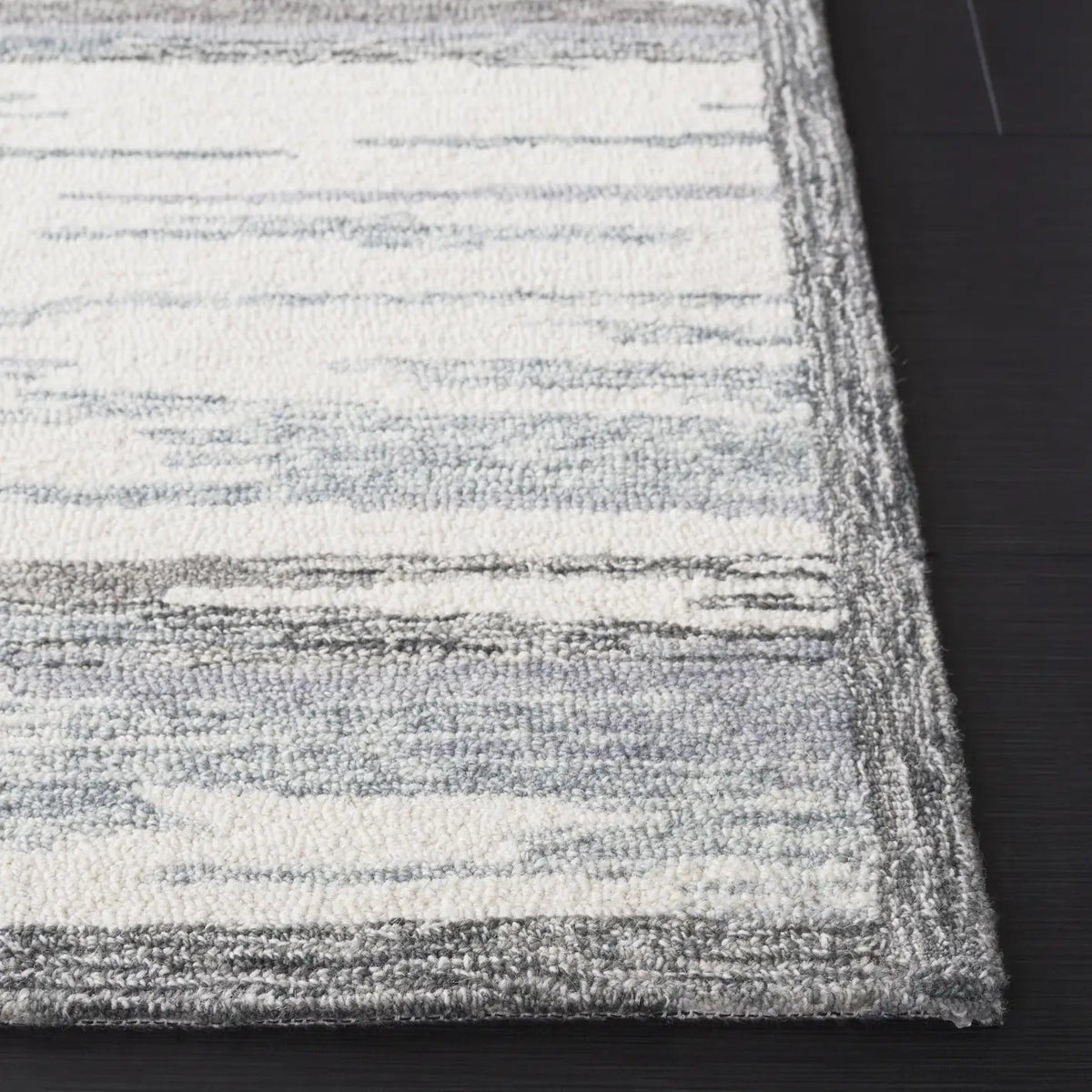Safavieh Metro 4'-0" x 6'-0" Rug in Ivory / Grey