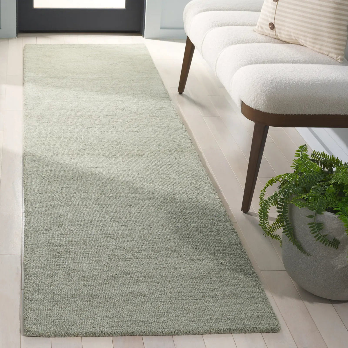 Safavieh Metro 2'-3" x 9'-0" Rug in Green
