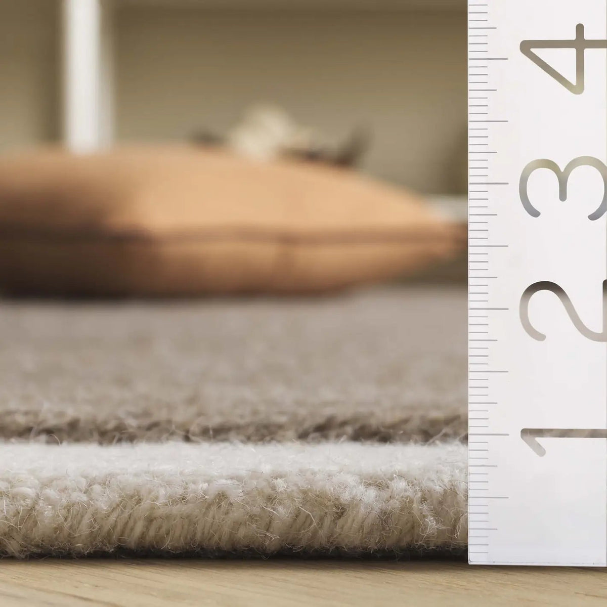 Safavieh Metro 4'-0" x 6'-0" Rug in Dark Beig / Ivory