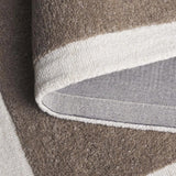 Safavieh Metro 4'-0" x 6'-0" Rug in Dark Beig / Ivory