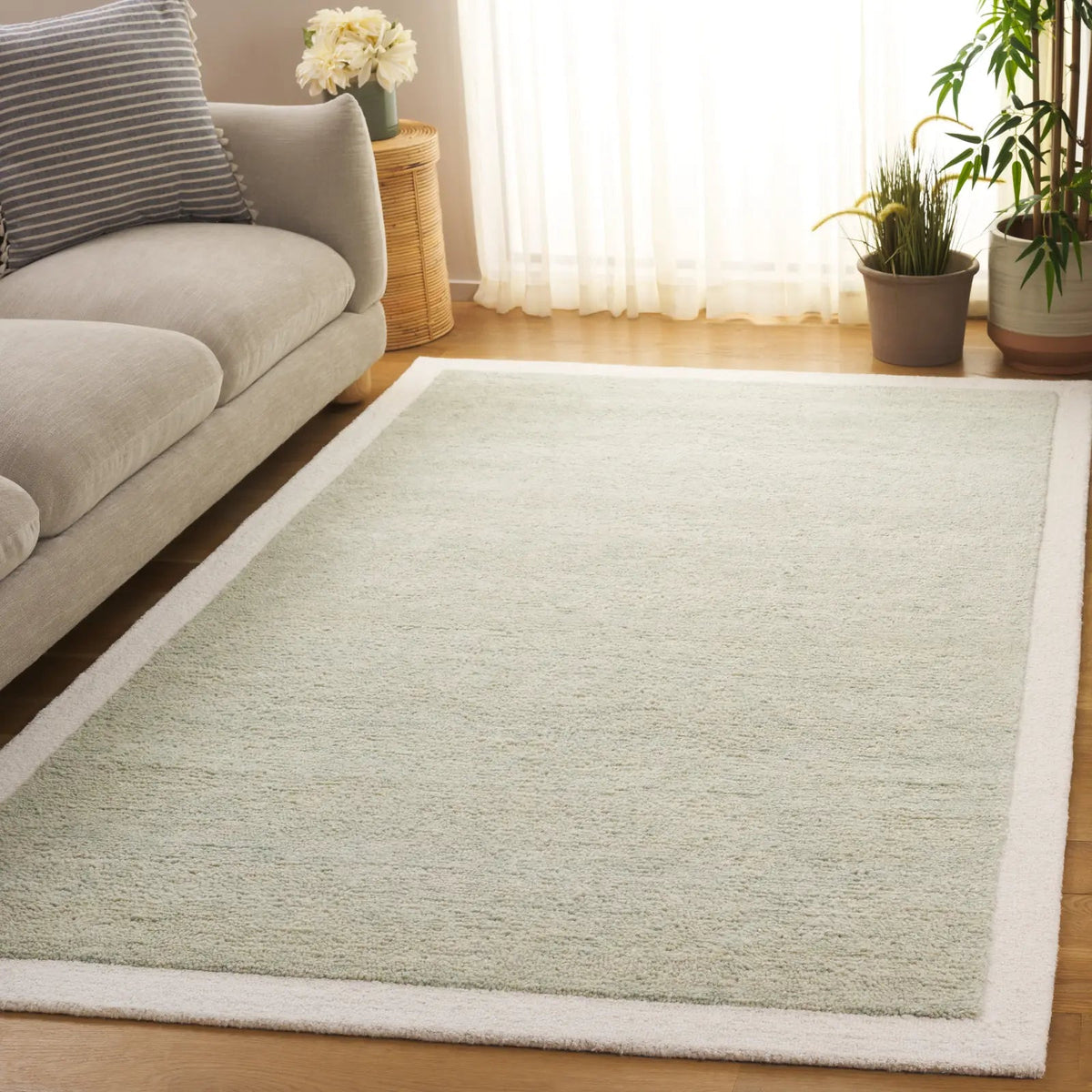 Safavieh Metro 4'-0" x 6'-0" Rug in Sage / Ivory