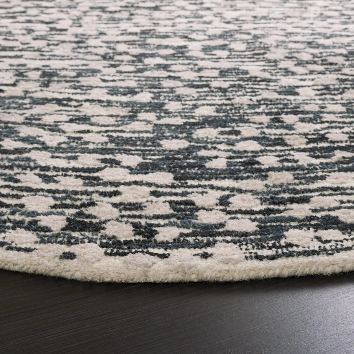 Safavieh Metro 6'-0" x 6'-0" Rug in Black / Ivory