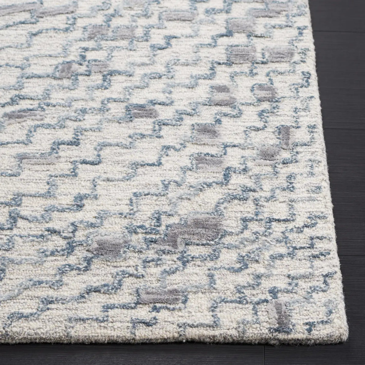 Safavieh Metro 4'-0" x 6'-0" Rug in Grey / Ivory