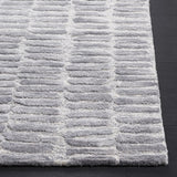 Safavieh Metro 4'-0" x 6'-0" Rug in Silver / Grey
