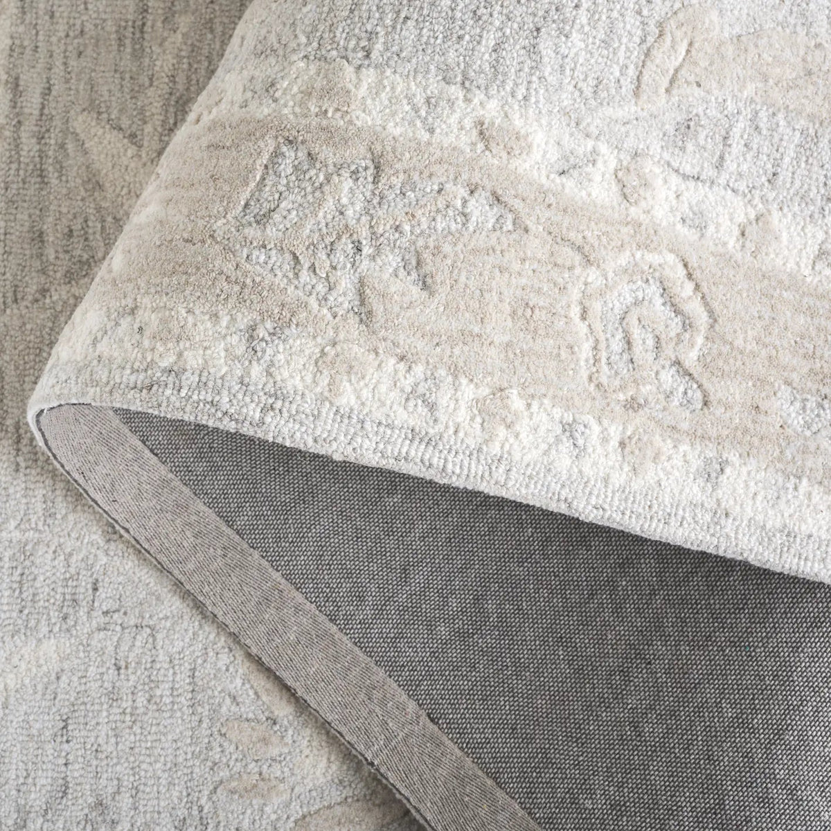 Safavieh Metro 2'-3" x 9'-0" Rug in Light Grey / Ivory